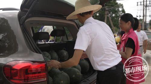 特警出动吃瓜群众事迹,吃瓜群众见证正义瞬间
