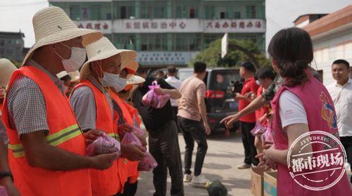 特警出动吃瓜群众事迹,吃瓜群众见证正义瞬间