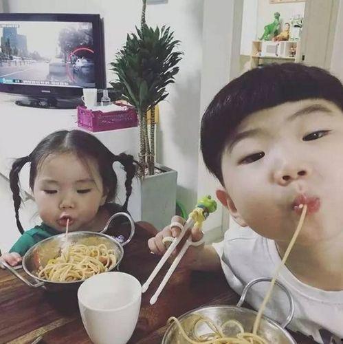 吃瓜哥哥和妹妹,揭秘娱乐圈的甜蜜与苦涩