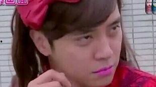 吃瓜魔性笑声男,吃瓜男生成焦点